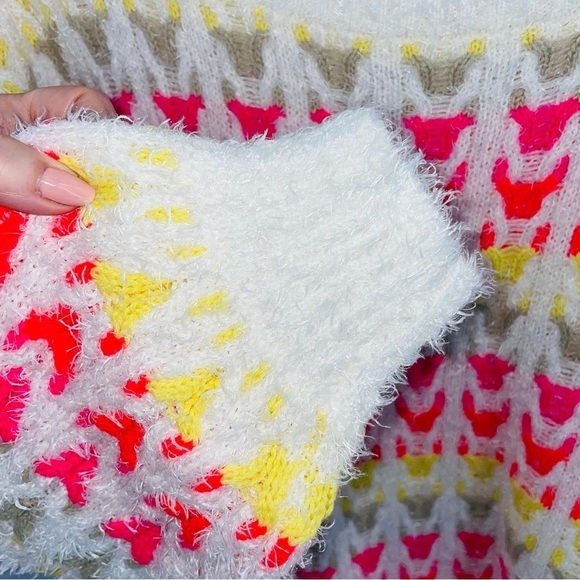 American Rag Crew Fuzzy Soft White Eyelash Tan Neon Pink Orange Yellow Sweater - Picture 3 of 8